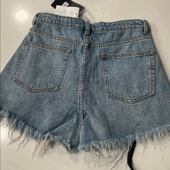 NWT Women's Ripped Jean Shorts - Size Small - Picture 3 of 5